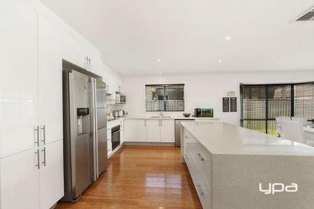 26 Macklin Way, Caroline Springs - Photo 5