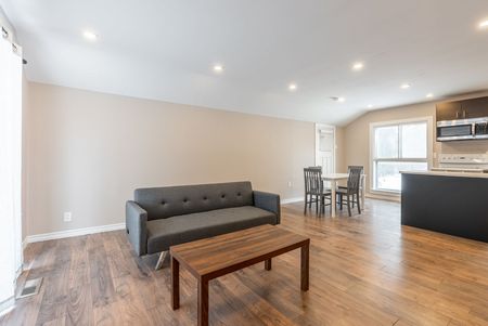 For Lease - 651 16th Avenue, Richmond Hill, Ontario - Photo 3