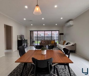 Comfort, Convenience & Space in the Heart of Tarneit !! - Photo 2