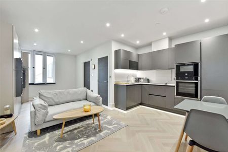 A modern fourth floor studio apartment to rent in the heart of the town centre - Photo 5