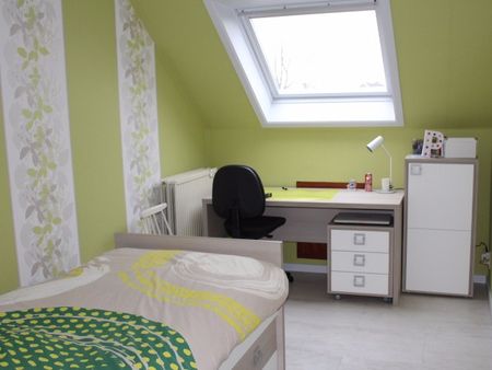 Charmante woning met 4 slaapkamers, 2 badkamers en tuin. - Photo 3