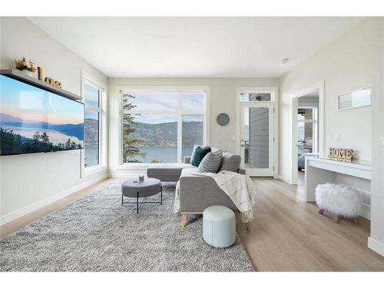 Gorgeous Townhome – McKinley Beach - Photo 1