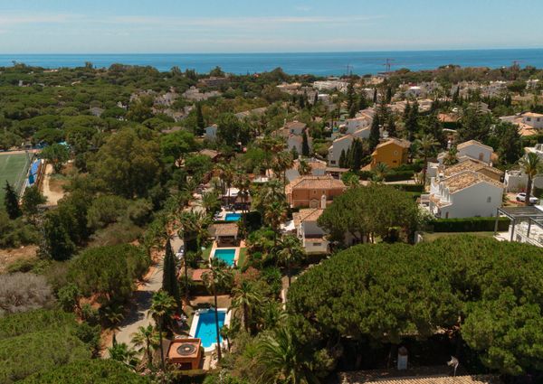 Stunning villa with private pool in Elviria next to golf course