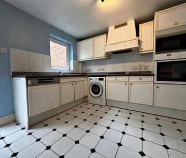4 bedroom terraced house to rent - Photo 1