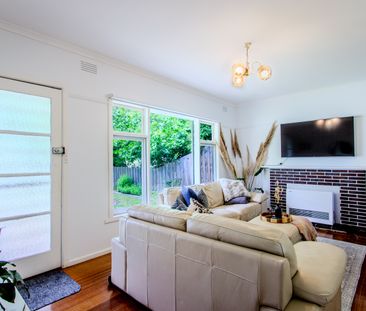 33 Old Lilydale Road, Ringwood East VIC 3135 - House For Rent | Domain - Photo 2