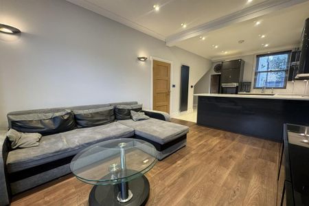 3 bedroom terraced house to rent - Photo 4