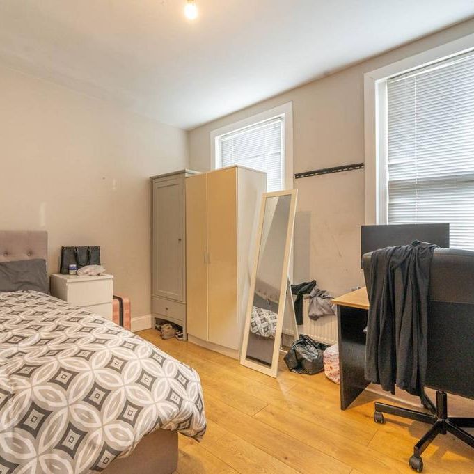 6 bedroom terraced house to rent - Photo 1