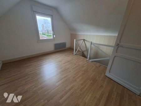 A BLARINGHEM, maison avec garage comprenant : Salon, salle à manger, cuisine meublée, arrière-... - Photo 5