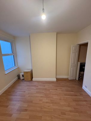 2 Bed Semi-Detached House, Queens Road, CR0 - Photo 1