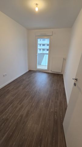 Location Appartement 3 pièces 59m² MOISSY CRAMAYEL 77550 - Photo 2