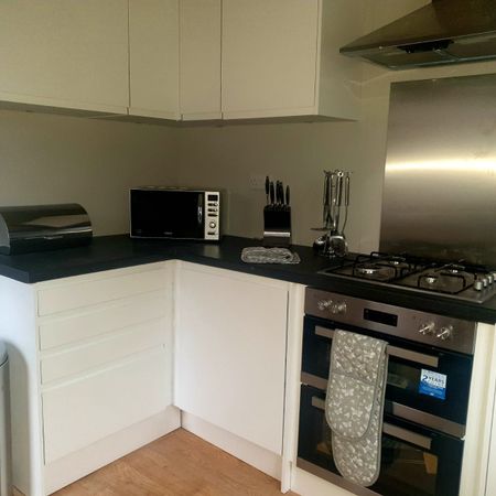 Broom Grove Room 4 - Photo 4