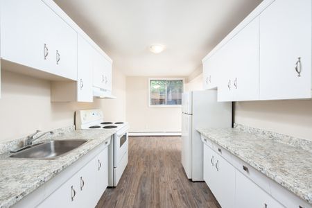 Shaughnessy Manor - Photo 3