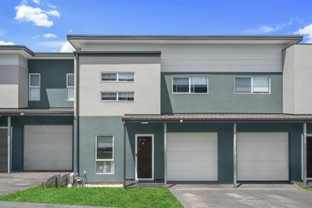 Modern 3-Bedroom Townhouse in Prime Glenfield Location - Photo 2