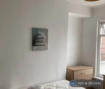 1 bedroom in a house share to rent - Photo 5