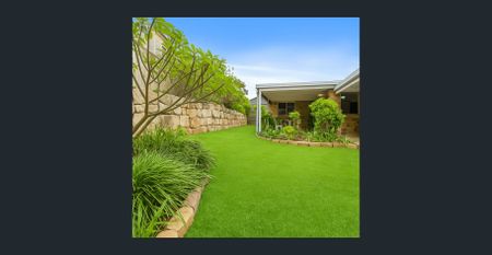 Stunning Renovated Family Home in Quiet Elevated Cul-de-sac - Photo 5