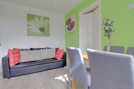 5 bedroom terraced house to rent - Photo 4