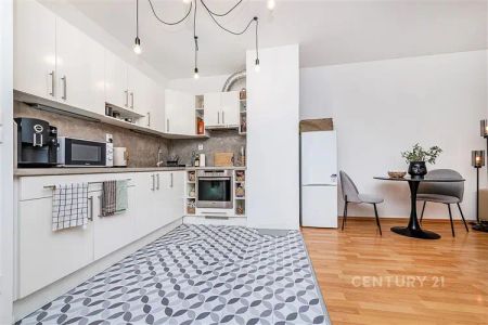 Prostorný byt 2+kk s východní orientací lodžií, komorou a parkovacím stáním v klidné lokalitě u Dalejského údolí - Fotografie 4