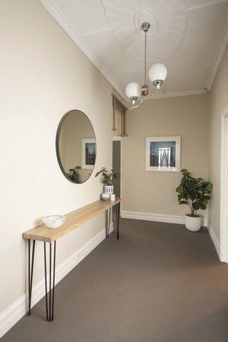 ** LEASED ** Stylish 5-Bedroom, 3-Bathroom Family Home with Outdoor Entertaining & Spa Retreat - Photo 4