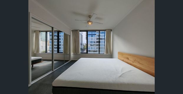 Discover Your Urban Oasis in the Heart of Melbourne! - Photo 1