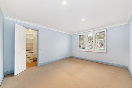 Spacious Family Home with Water Views - Photo 2