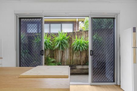 Refurbished 2 Bedroom Home in Elevated Alexandra Headland Location! - Photo 5