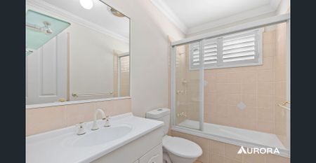 Spacious Clayfield Townhouse with Private Balcony & Courtyard - Photo 3