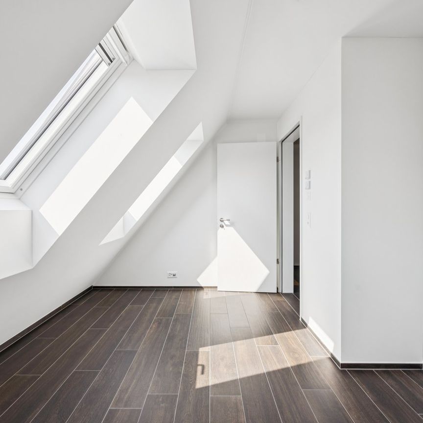 ERSTVERMIETUNG: Exklusive Maisonettewohnung mit Dachterrasse in Zürich-Oerlikon - Photo 1
