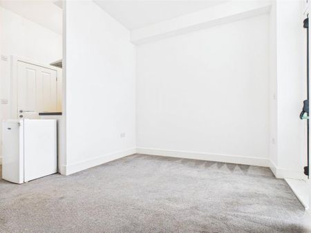 Property to rent - Photo 3