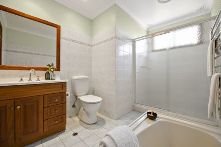 44 Silver Crescent, Westleigh NSW 2120 - House For Rent | Domain - Photo 4