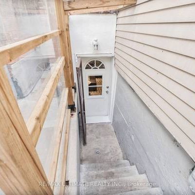 Cozy 1 bedroom basement apartment in St Clair West - Photo 1