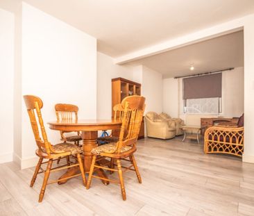 3 bedroom terraced house - Photo 2