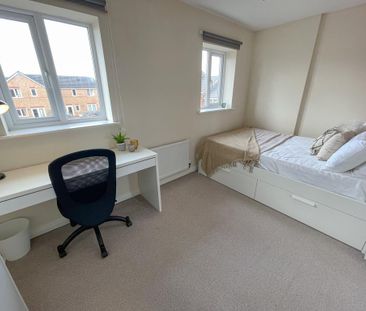 4 bedroom terraced house to rent - Photo 3