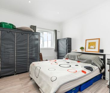 1 Bed Flat, West St, BN1 - Photo 5