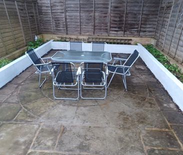 Room in a Shared House, Eversleigh Road, SW11 - Photo 5