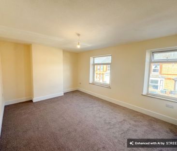 3 bed house to rent in St. Augustine Street, Taunton, TA1 - Photo 4