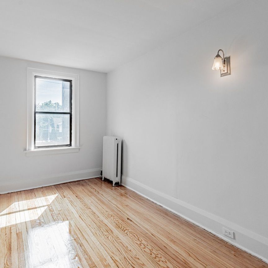For Lease - 10 Kingston Road Unit# 82, Toronto, Ontario - Photo 1