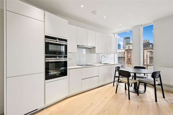 Furnished three bedroom apartment close to Waterloo Station. - Photo 1