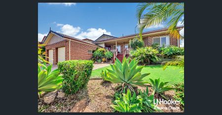 ELEVATED ELEGANCE IN THE EXCLUSIVE COUNTRY CLUB ESTATE - Photo 4