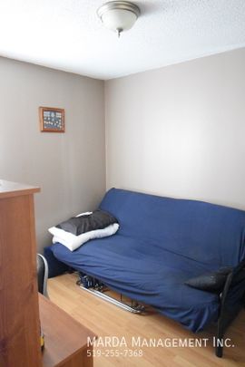 CHARMING 2-BEDROOM HOME IN EAST WINDSOR+UTILITIES - Photo 1