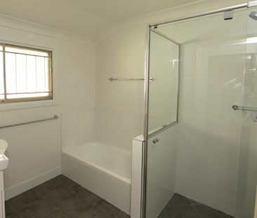 Exellent Location - 4 Bedroom Home - Photo 5