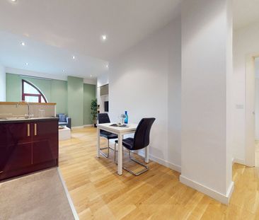 Apt 6, Q One Residence - Photo 6