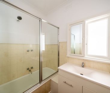 2 Lyttle Avenue, Essendon VIC 3040 - Photo 3