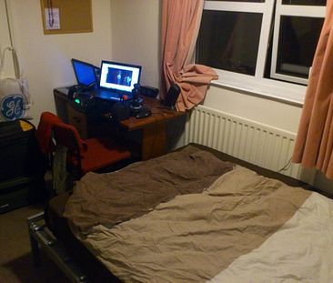 3 bed semi, furnished, close to campus, v.good decor. all bills inc - Photo 2