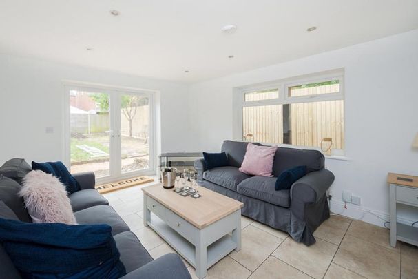 5 bedroom semi-detached house to rent - Photo 1