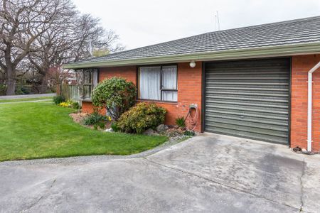 Lovely Townhouse in a Fantastic Location - Photo 2