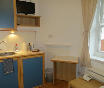 Flat 418 Fulham Palace Road, Fulham W6 9HH - Photo 2