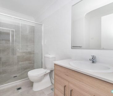 Stunning Modern Two Bedroom Duplex - Photo 3