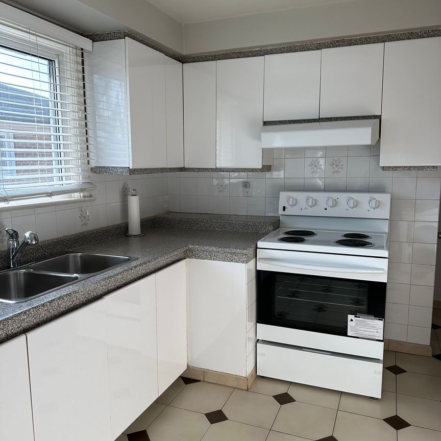 For Lease - 1590 Coram Crescent Unit# Main, Mississauga, Ontario - Photo 1