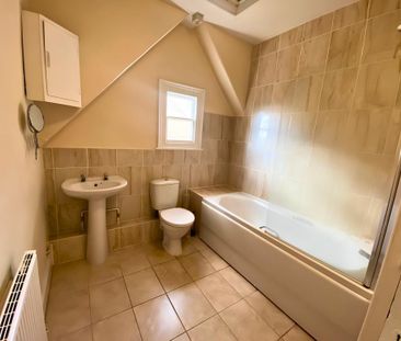 1 bedroom in a house share to rent - Photo 3