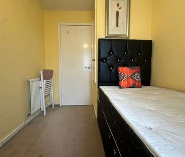 Walton Crescent, Blackburn - Photo 2